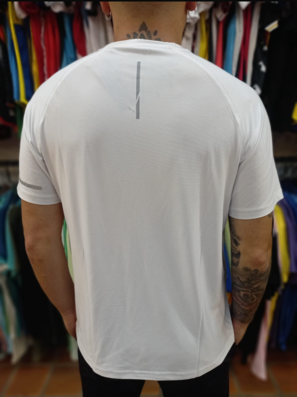 Remera Nike de Polyester Blanca Deportiva - Image 2