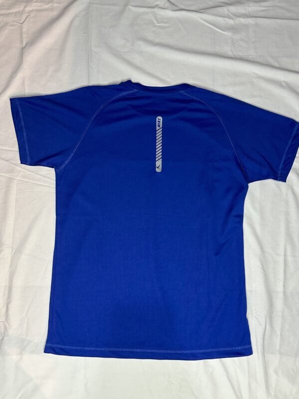 Remera Nike de Polyester Deportiva azul - Image 2