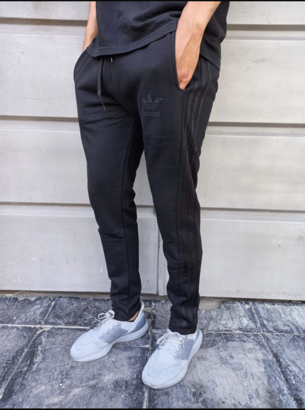 Jogging marca Adidas frisado de algodón fino