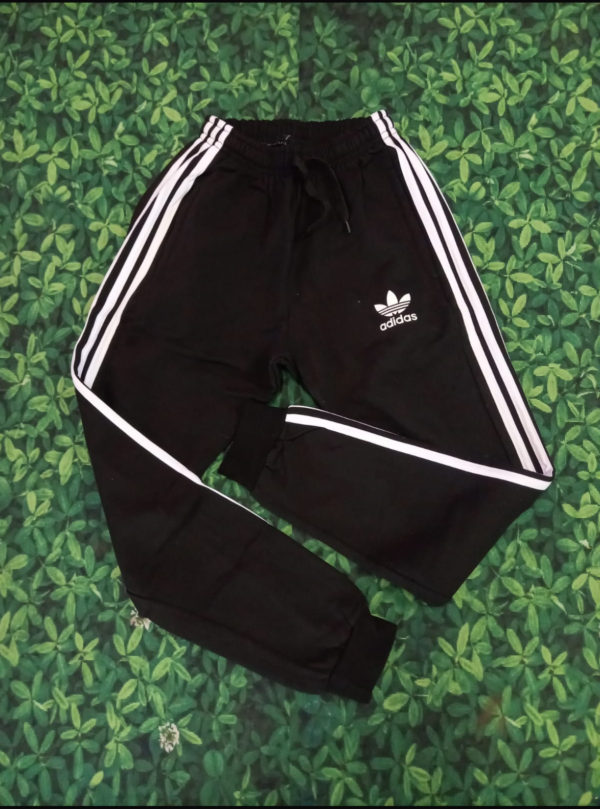 Jogging marca Adidas frisado de algodón grueso