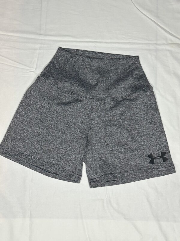 Calza Short  Marca Under Armour de Lycra color gris